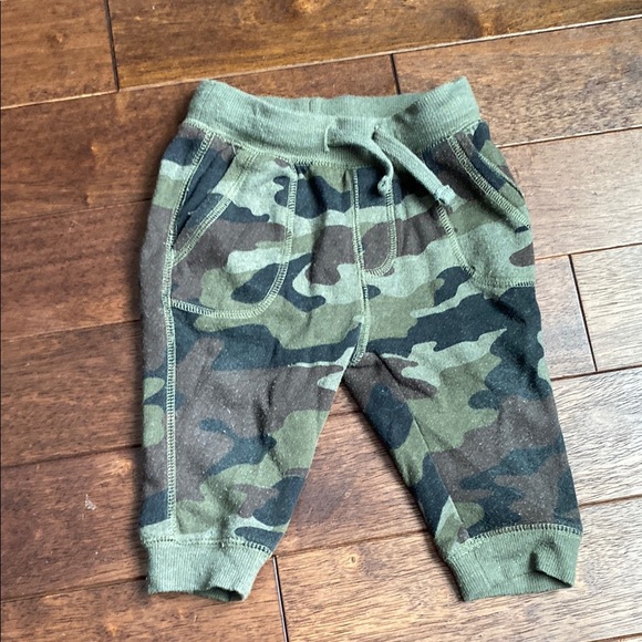 Tucker + Tate Camo Joggers - Picture 1 of 7